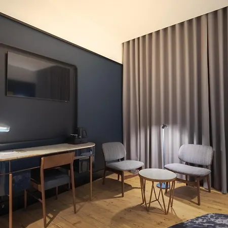 Axis Club Aliados Otel 4*